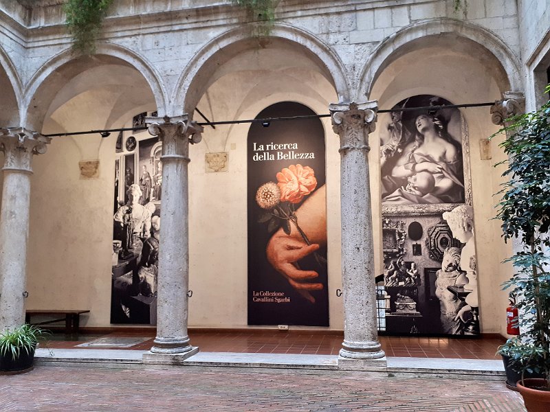 20220317_155850.jpg - I "Curiosi" dell'Uteap in visita alla Mostra Cavallini-Sgarbi "La ricerca della bellezza", a Palazzo dei Capitani