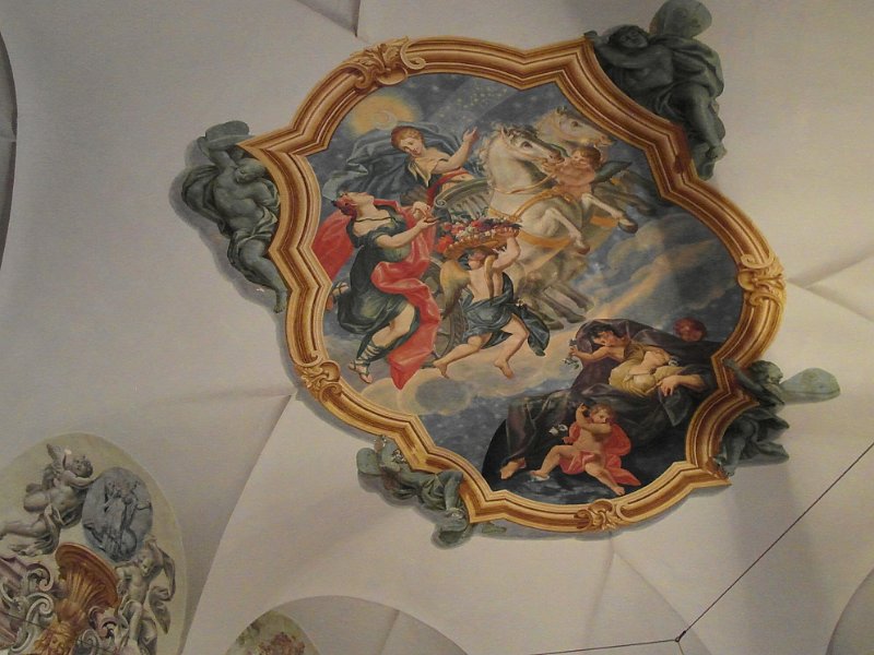 SAM_6820.jpg - ... affreschi sul soffitto ....