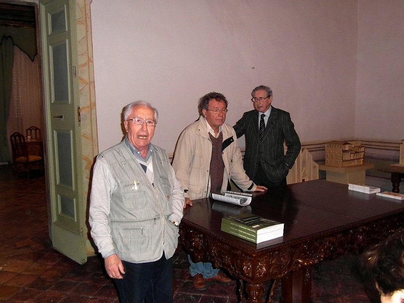 SAM_6824.jpg - A palazzo Malaspina ha sede il FAI di Ascoli Piceno (il rappresentante della Delegazione gen. Poli nella foto a destra) ...