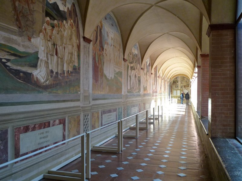 P1100006.jpg - Altra serie di affreschi, del Signorelli