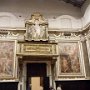 ... con un prezioso ciclo raffigurante le Opere di Misericordia spirituale e corporale ....