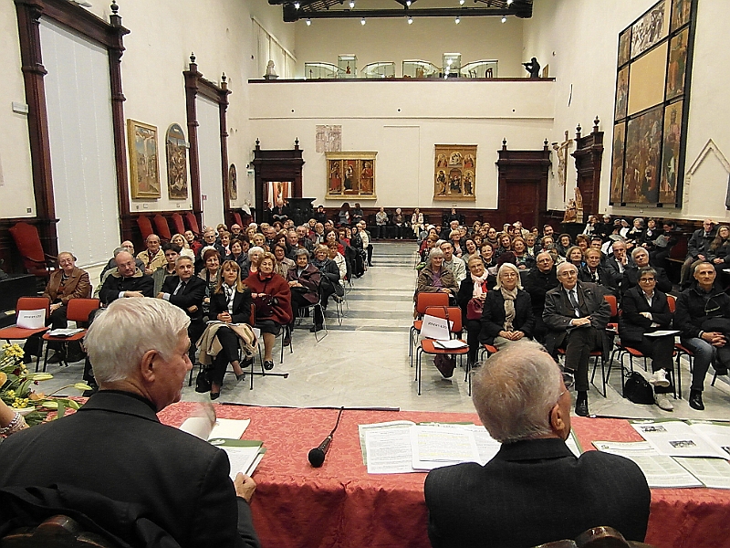 SAM_6185.JPG - Panoramica della Sala della Vittorio, presso la civica Pinacoteca
