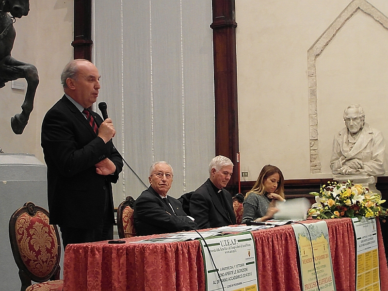SAM_6195.JPG - Il prof. Stefano Papetti introduce Mons. Giovanni D'Ercole, Vescovo di Ascoli Piceno