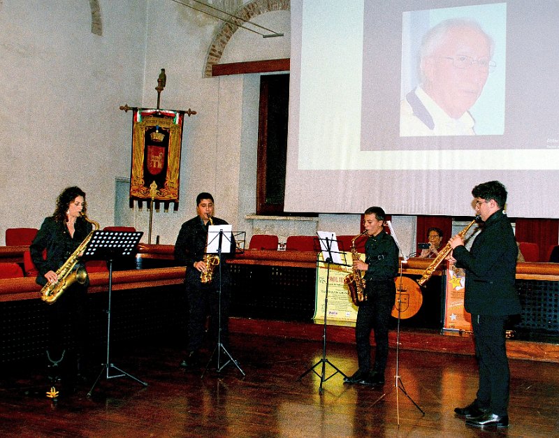 DSC_9410.jpg - Omaggio musicale dei sassofonisti dell'Istituto Spontini .....