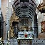 ... Altare maggiore con a sinistra la Cattedra o trono Vescovile, ed il pulpito a destra, del settecento ...