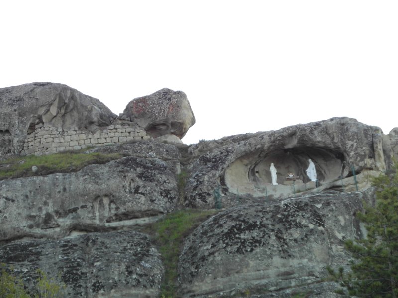 SAM_0816.JPG - Ferretti ci mostra anche un Presepe permanente che lui ed altri hanno costruito sulle rocce sopra il paese