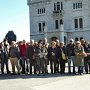 La visita al castello è terminata, una foto di gruppo non può mancare!