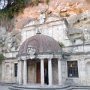Il Tempietto votivo di S. Emidio alle Grotte, edificato nel 1770 dal Giosafatti e ricavato su antichissime catacombe del IV° secolo d.C.