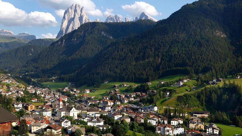 Panorama Ortisei.jpg - Siamo ad Ortisei, in Val Gardena per l'usuale soggiorno estivo in montagna