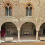 Veduta di un cortile interno del Castello di S. Giorgio, nel cui piano nobile del Torrione Est si trova la bellissima Camera Picta, ovvero la Camera degli Sposi, affrescata dal Mantegna in nove anni dal 1465