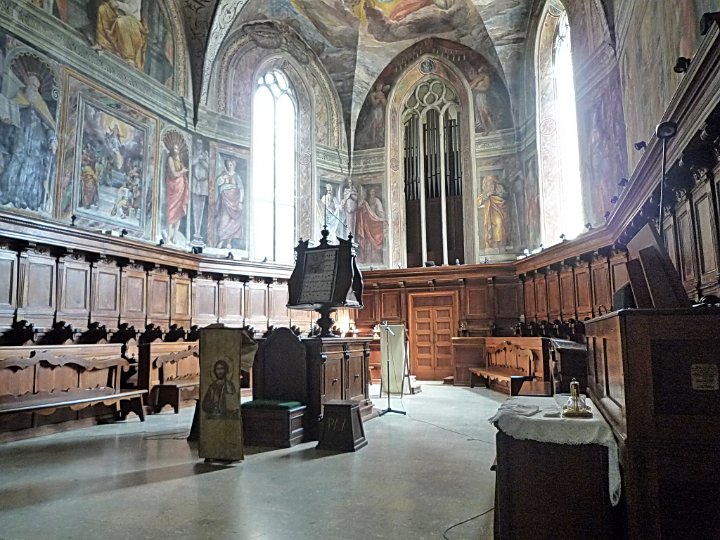 P1100165.jpg - Il bellissimo coro dietro l'Altare maggiore