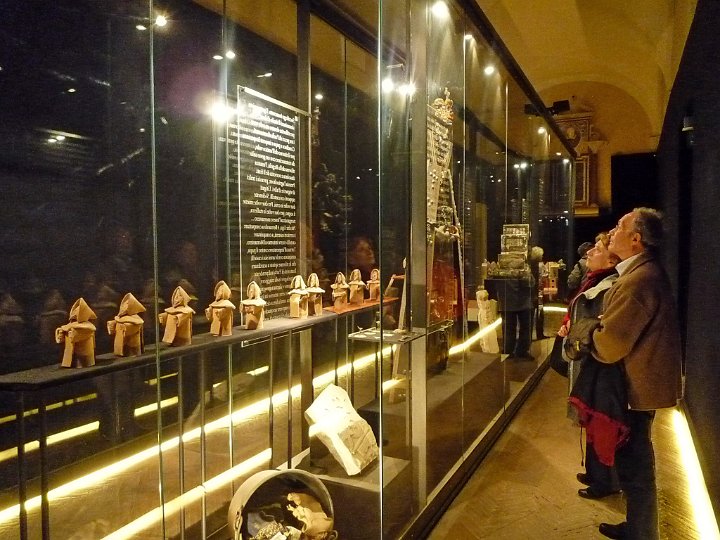 P1100201.jpg - Il moderno Museo  realizzato dall'illustratore genovese Lele Luzzati, con testi di Ennio De Concini