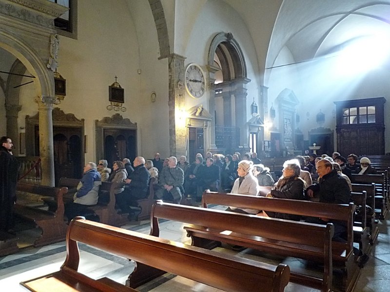 P1090909.jpg - Ascoltiamo il giovane frate