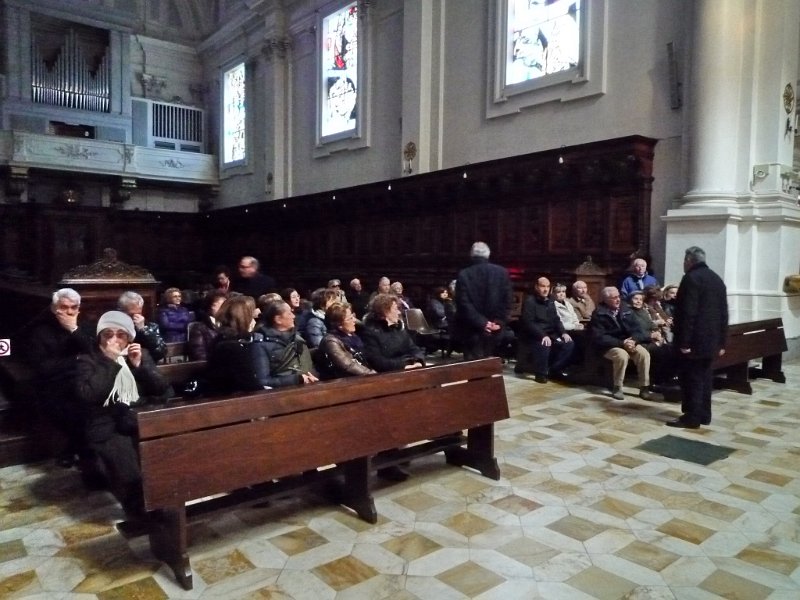 P1090964.jpg - Una cortese e arguta guida ci ha illustrato con maestria il complesso del Monastero