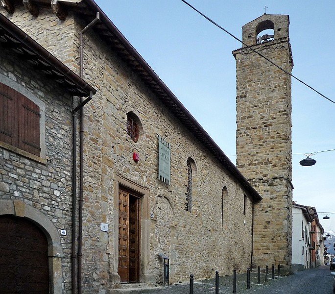 P1100676.jpg - Ex-chiesa di S. Emidio, del sec. XIV...