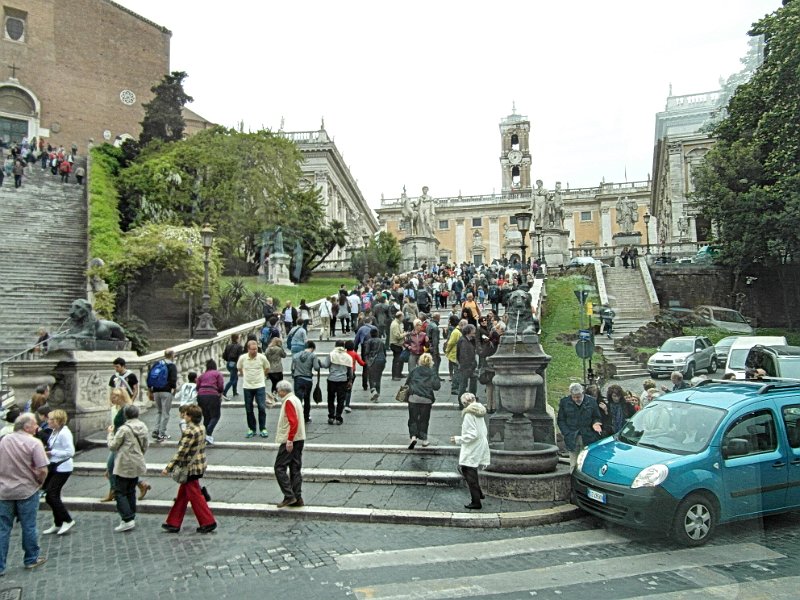 SAM_1995-1.JPG - Scalinata di ingresso al Campidoglio