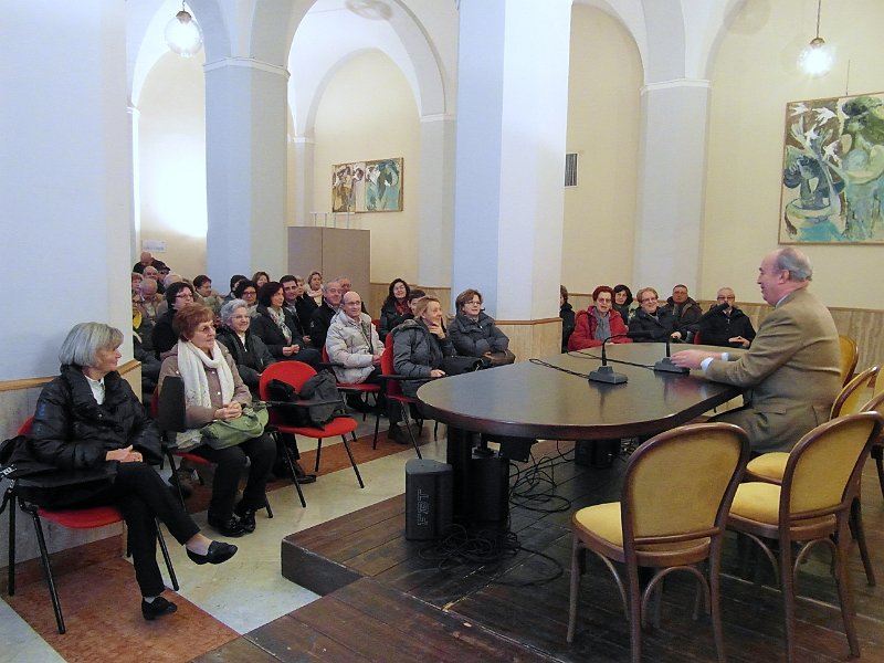 SAM_3482.jpg - Ci accoglie il prof. Stefano Papetti, che ci guiderà nella visita alla mostra