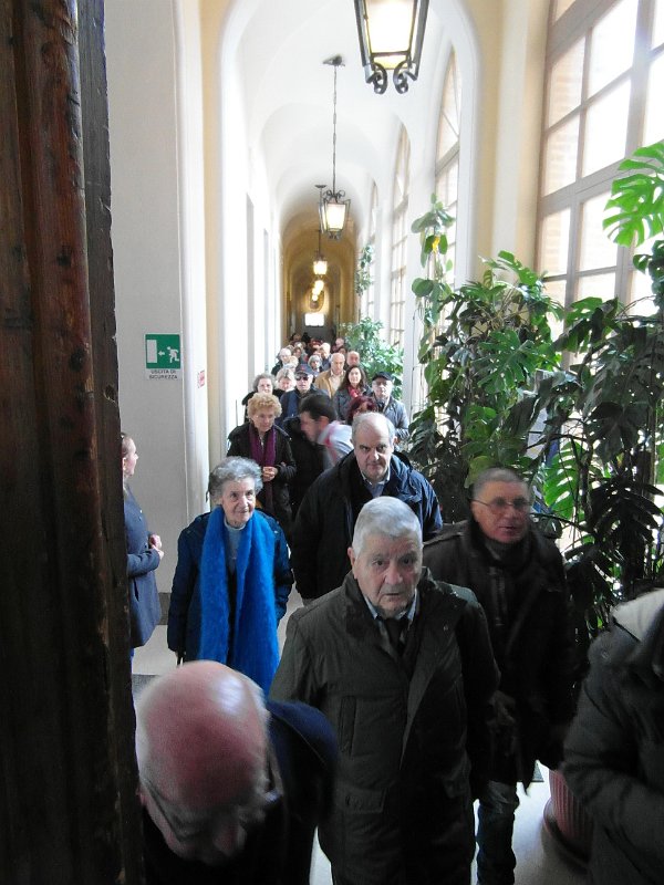SAM_3489.jpg - Attraverso lunghi corridoi ci avviamo al I° piano del palazzo....