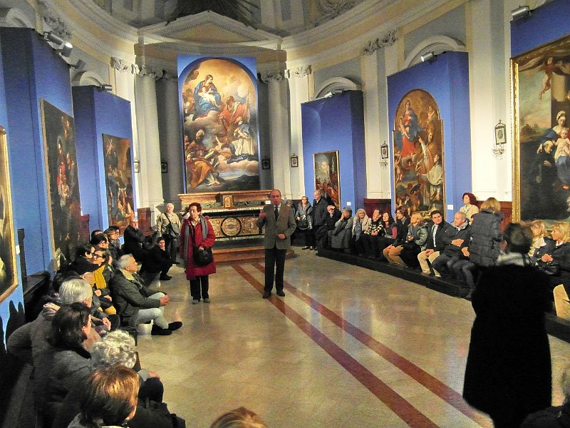 SAM_3504.jpg - .... e di Salvator Rosa. Sull'altare la famosa Pala Nembrini di Ancona