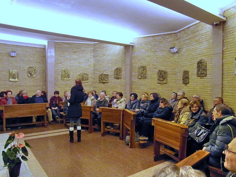 SAM_3582.jpg - Nella cripta della Basilica, rimaneggiata in forma alquanto moderna ...