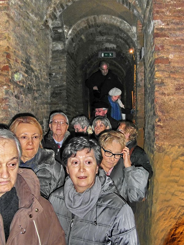 SAM_3592.jpg - .. di cui solo le Grotte del Cantinone sono illuminate e visitabili ...