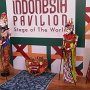 All'ingresso del padiglione dell'Indonesia ...