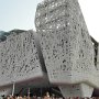 L'esterno del Palazzo Italia... file di quasi tre ore, impossibile visitarlo ...