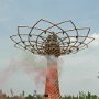 Lo spettacolo dell'Albero della Vita con i fumogeni colorati della bandiera italiana