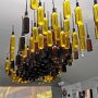 ... la sala dei vini, con il soffitto di bottiglie