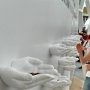 .... mostra di mani che contengono semi e spezie di produzione turca ...