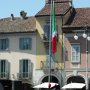 Siamo tornati a Piazza Vittoria, vi si sta svolgendo la celebrazione dl 2 giugno ...