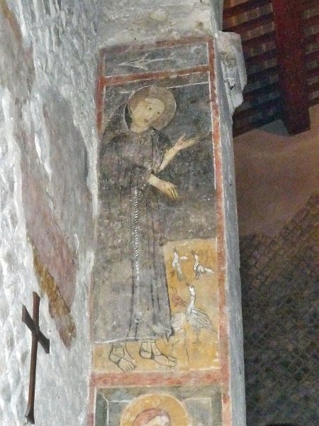 P1090554.jpg - Affresco del miracolo di S.Francesco e gli uccelli: alcuni storici ritengono che il miracolo sia stato compiuto dal Santo proprio in Ascoli, dove passò verso il 1215